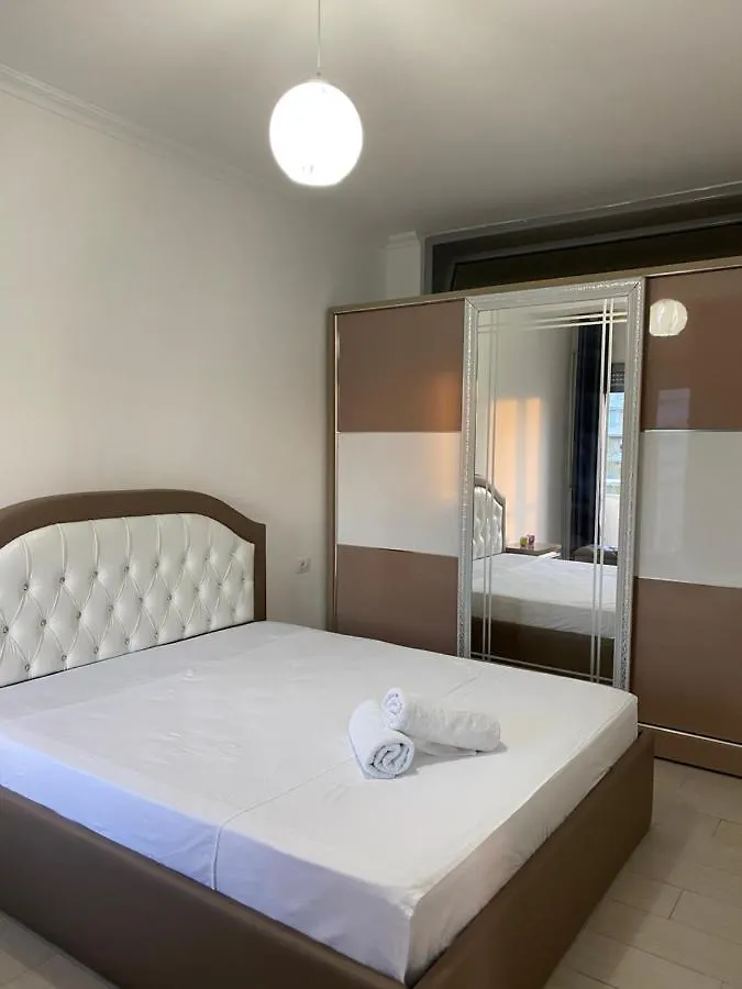 Redona Apartament Vlore